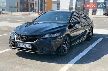 Седан Toyota Camry 2022 в Ровно