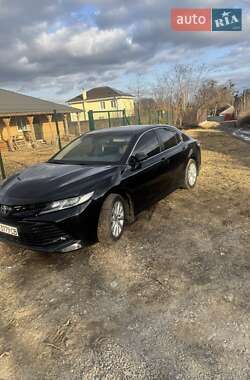 Седан Toyota Camry 2019 в Киеве