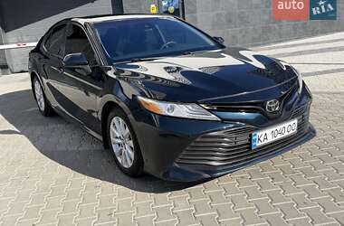 Седан Toyota Camry 2018 в Києві