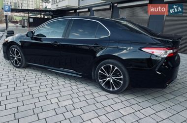 Седан Toyota Camry 2019 в Хмельницком