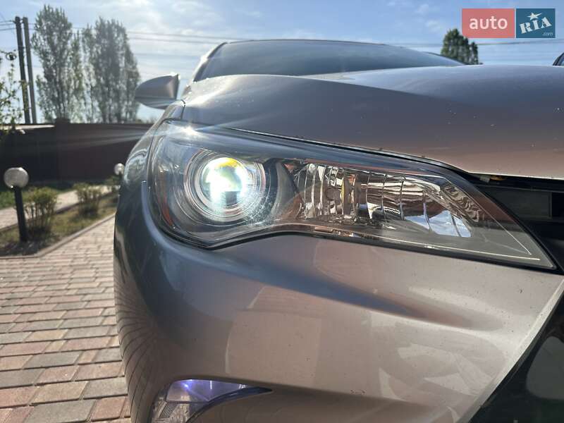 Седан Toyota Camry 2014 в Стоянке