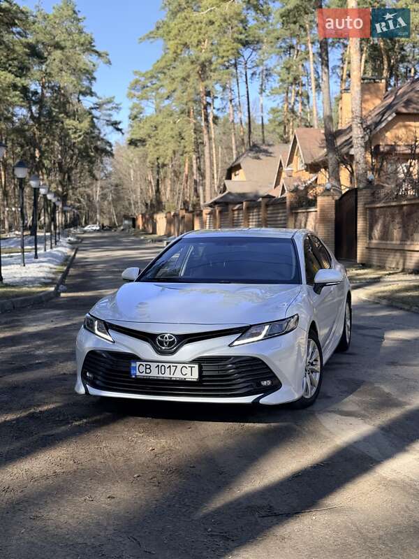 Седан Toyota Camry 2019 в Чернигове
