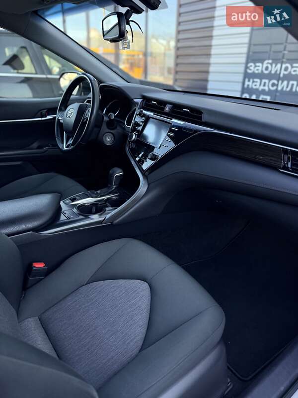 Седан Toyota Camry 2019 в Чернигове