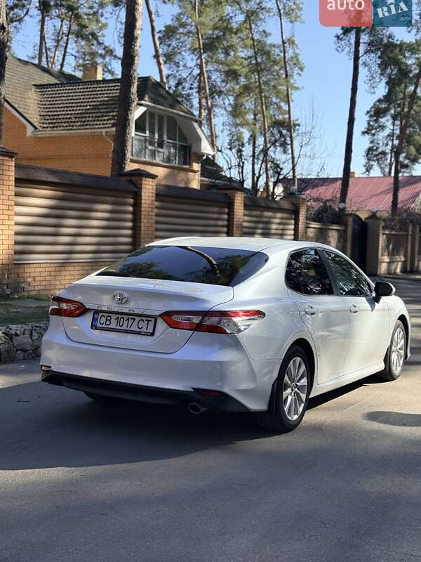 Седан Toyota Camry 2019 в Чернигове