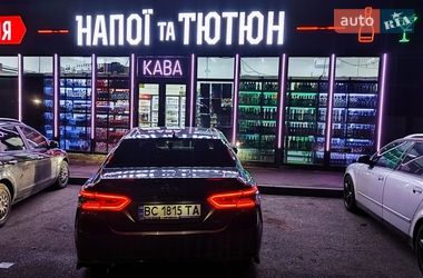 Седан Toyota Camry 2018 в Львові