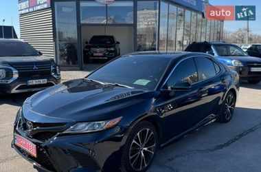 Седан Toyota Camry 2018 в Запоріжжі