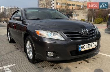 Седан Toyota Camry 2011 в Львові