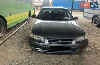 Седан Toyota Camry 1998 в Дніпрі