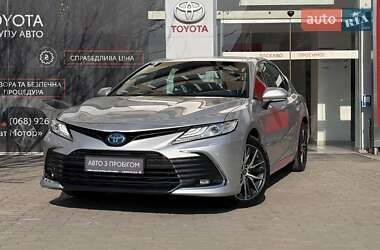 Седан Toyota Camry 2022 в Ужгороде