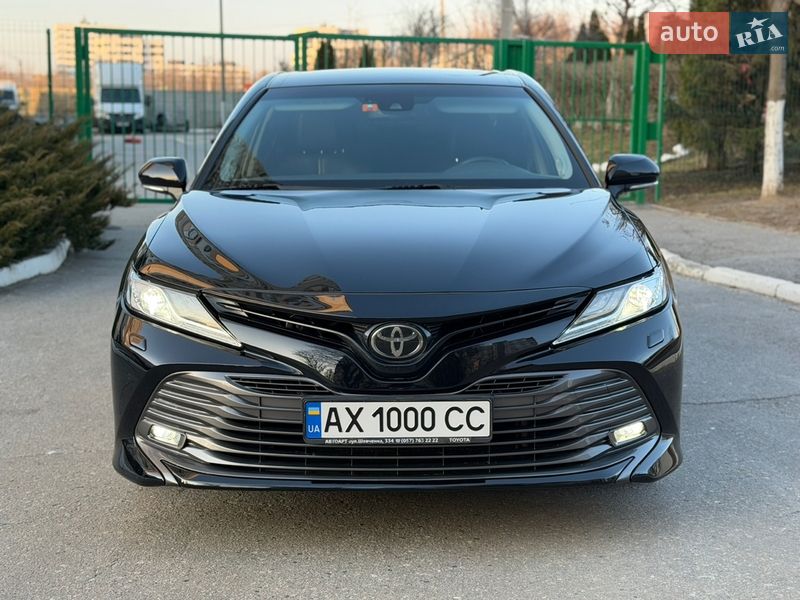 Седан Toyota Camry 2017 в Харкові