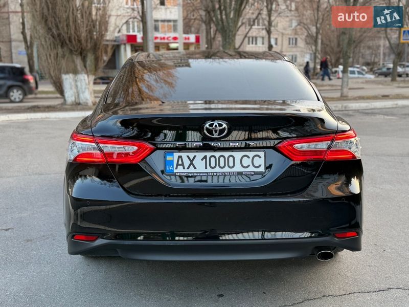 Седан Toyota Camry 2017 в Харкові