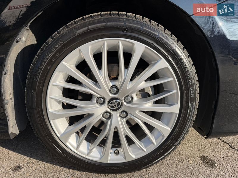Седан Toyota Camry 2017 в Харкові