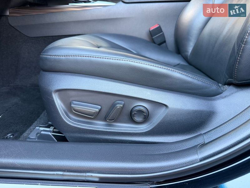 Седан Toyota Camry 2017 в Харкові