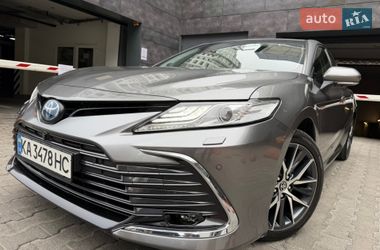 Седан Toyota Camry 2022 в Киеве