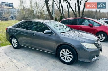 Седан Toyota Camry 2013 в Львові