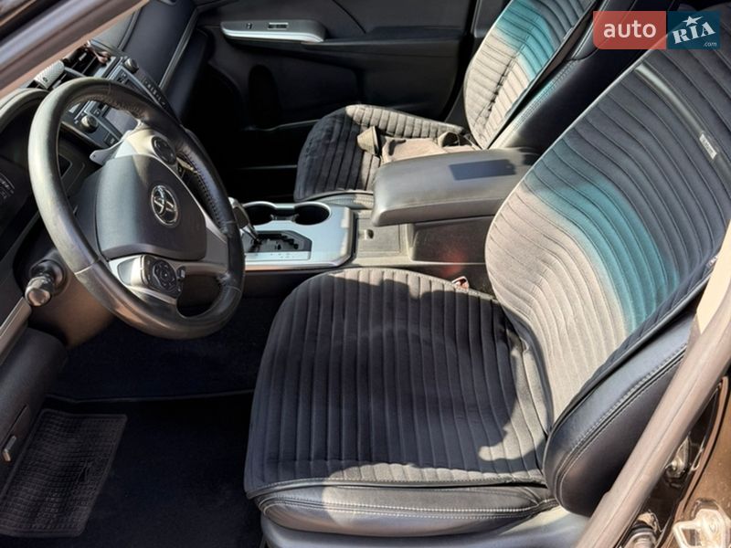 Седан Toyota Camry 2014 в Киеве