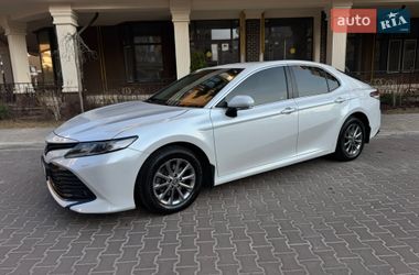 Седан Toyota Camry 2019 в Києві