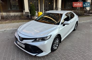 Седан Toyota Camry 2019 в Києві