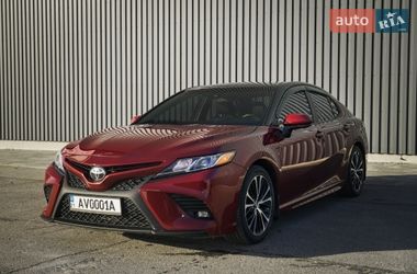 Седан Toyota Camry 2018 в Харькове