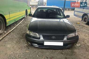 Седан Toyota Camry 1998 в Днепре
