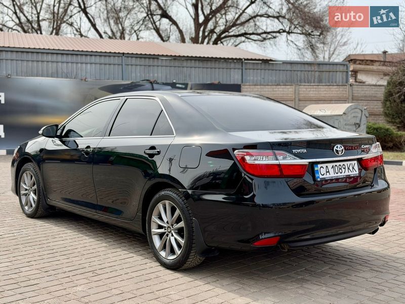 Седан Toyota Camry 2014 в Кривом Роге