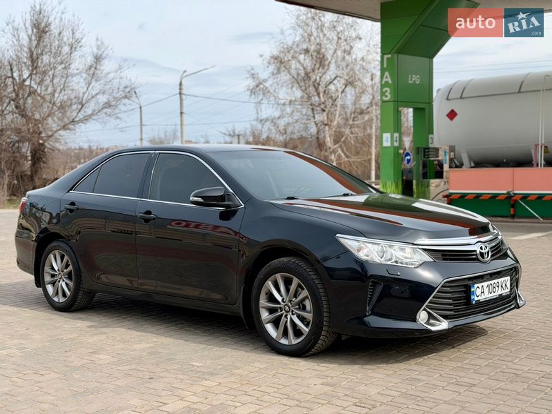 Седан Toyota Camry 2014 в Кривом Роге