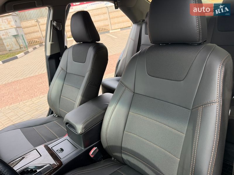 Седан Toyota Camry 2014 в Кривом Роге