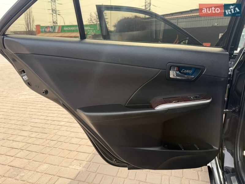 Седан Toyota Camry 2014 в Кривом Роге