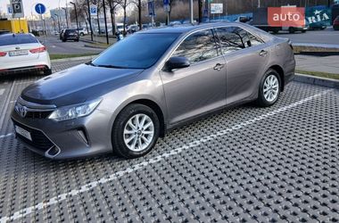 Седан Toyota Camry 2017 в Киеве