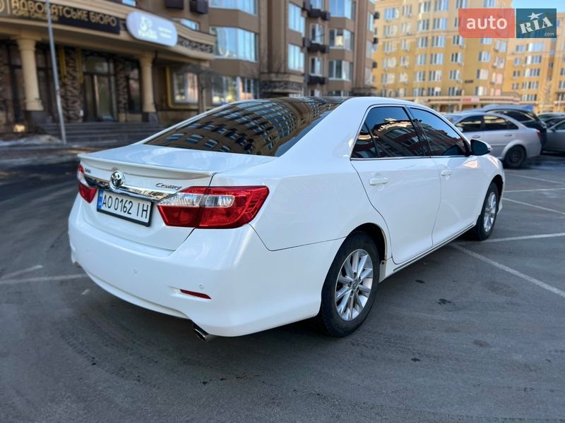 Седан Toyota Camry 2012 в Киеве