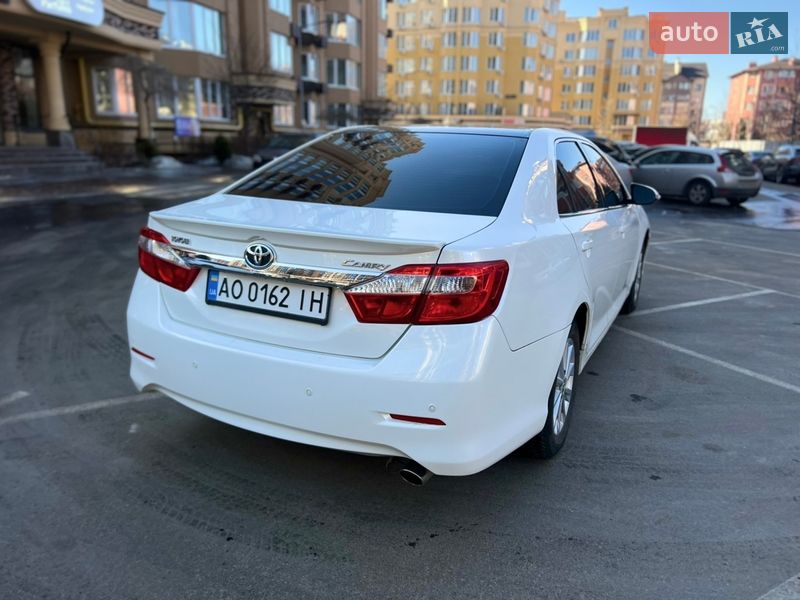 Седан Toyota Camry 2012 в Киеве