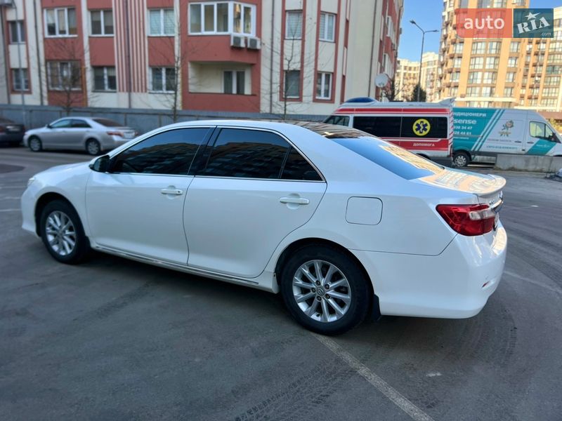 Седан Toyota Camry 2012 в Киеве
