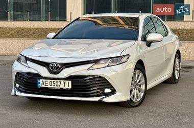 Седан Toyota Camry 2018 в Дніпрі