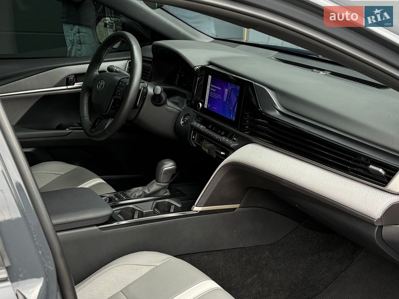 Седан Toyota Camry 2024 в Виннице