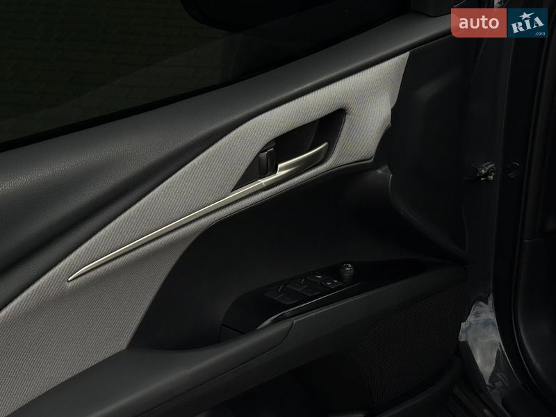 Седан Toyota Camry 2024 в Виннице