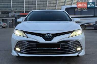Седан Toyota Camry 2020 в Киеве