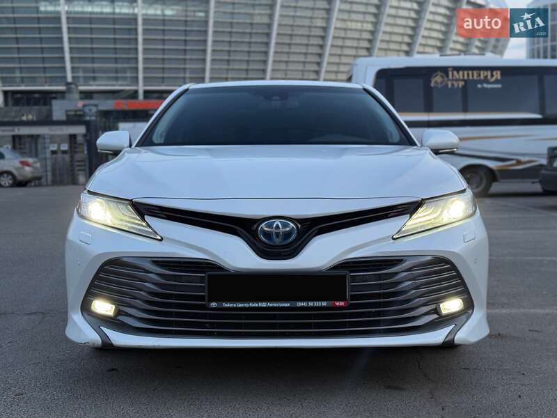 Седан Toyota Camry 2020 в Киеве