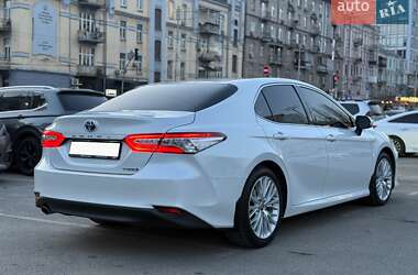 Седан Toyota Camry 2020 в Киеве