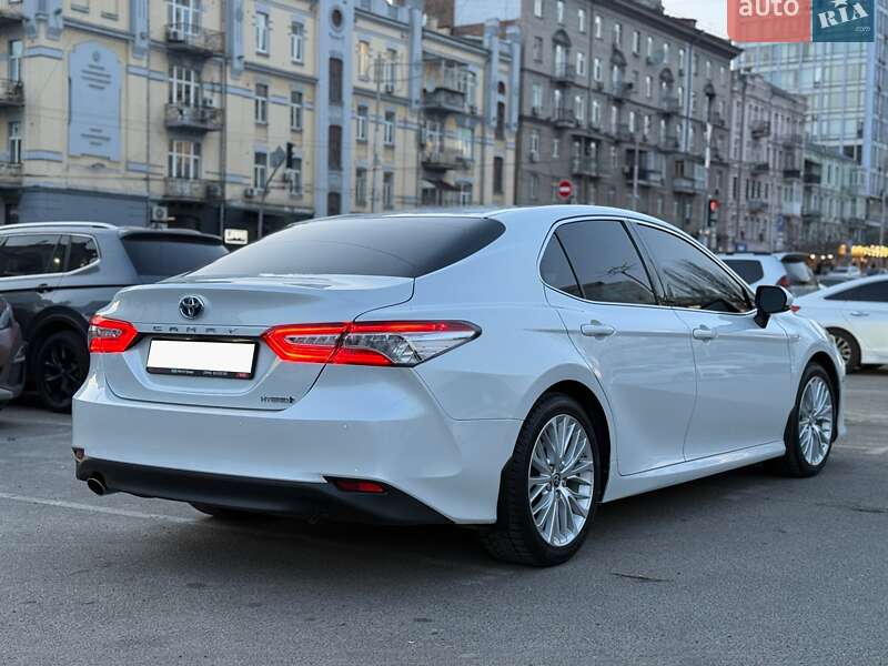 Седан Toyota Camry 2020 в Киеве