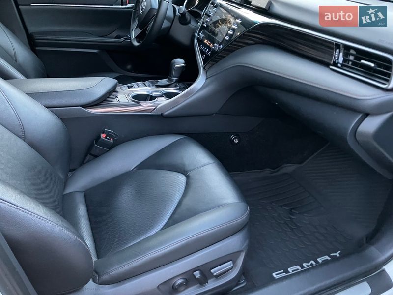 Седан Toyota Camry 2020 в Киеве