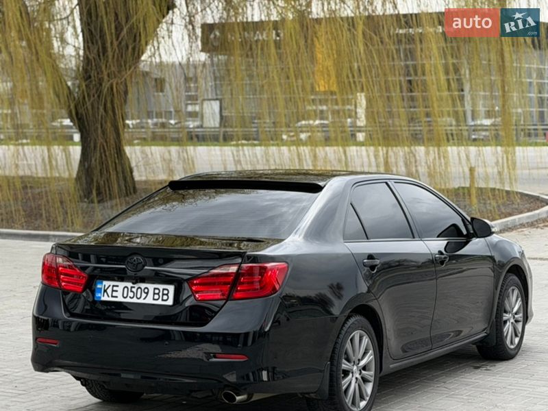 Седан Toyota Camry 2011 в Днепре