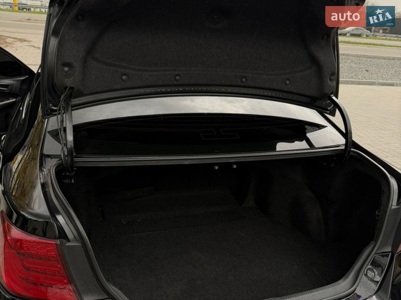 Седан Toyota Camry 2011 в Днепре