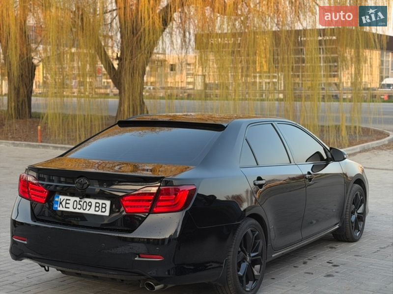 Седан Toyota Camry 2011 в Днепре