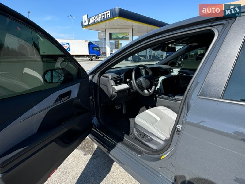 Седан Toyota Camry 2025 в Днепре