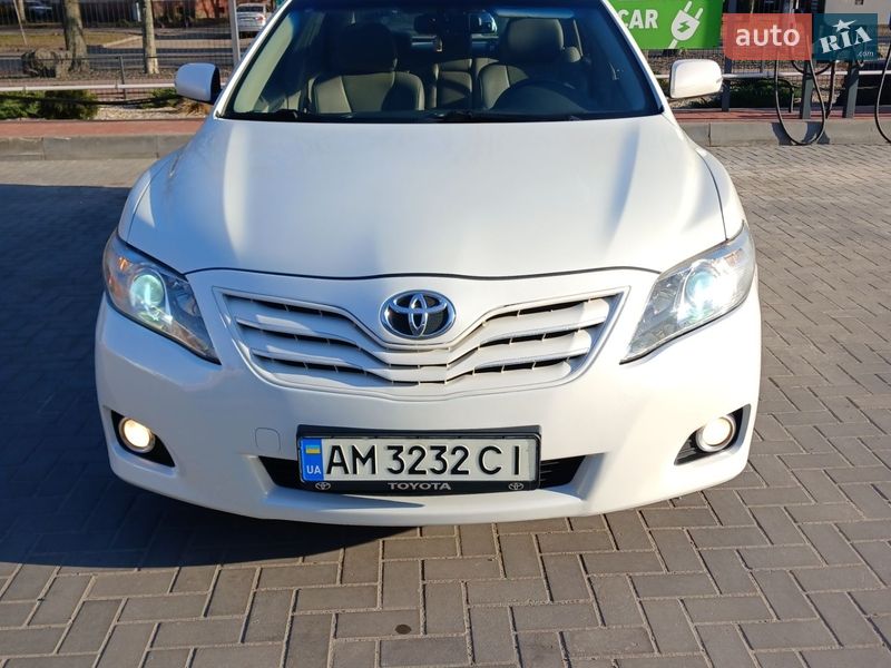 Седан Toyota Camry 2011 в Кременчуге