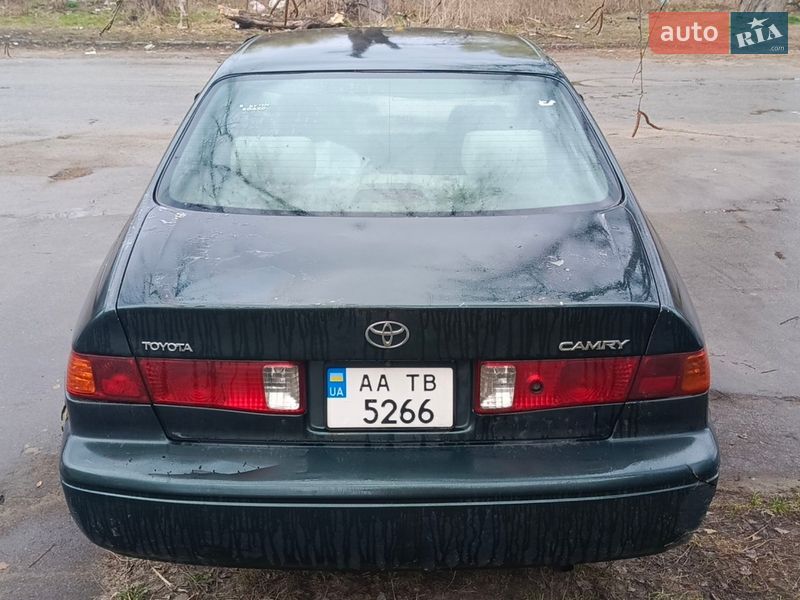 Седан Toyota Camry 2000 в Киеве