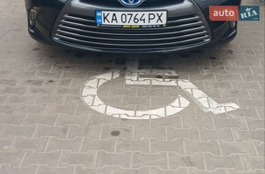 Седан Toyota Camry 2016 в Киеве