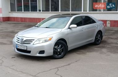 Седан Toyota Camry 2010 в Киеве