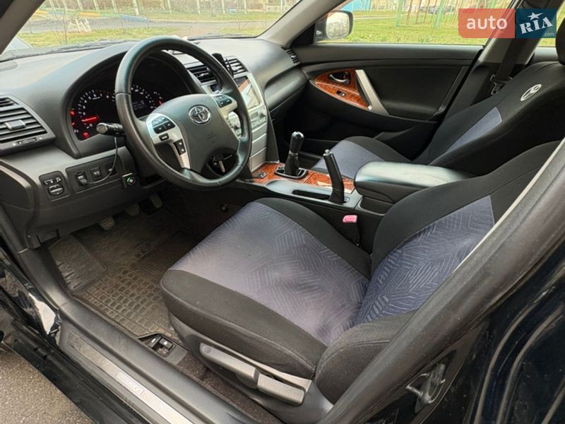 Седан Toyota Camry 2008 в Киеве