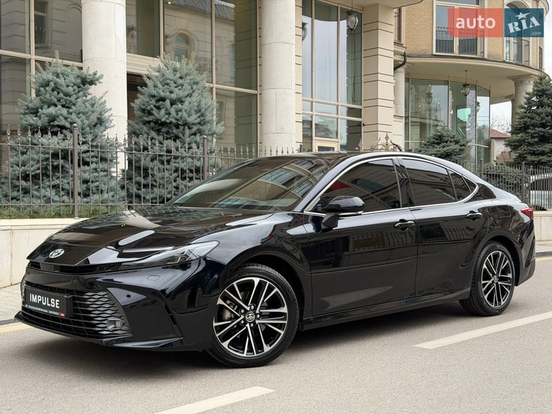 Седан Toyota Camry 2025 в Киеве